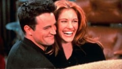 Julia Roberts und Matthew Perry arbeiteten für kurze Zeit an der Kult-Serie „Friends“ zusammen. (Bild: Ronald Grant Archive / Mary Evans / picturedesk.com)