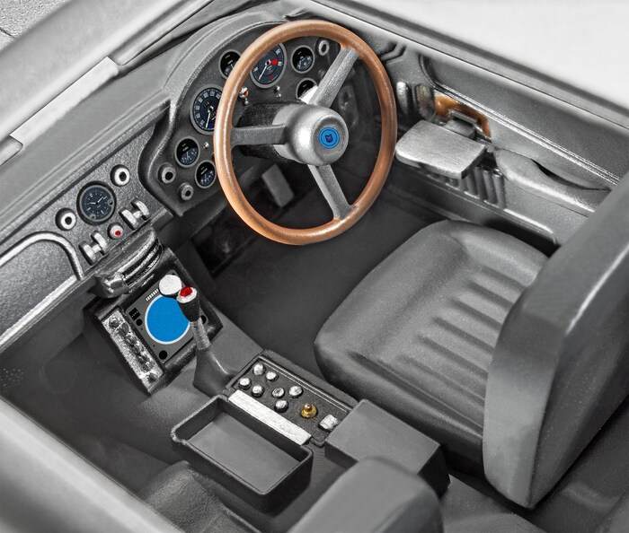 Im dritten James-Bond-Film „Goldfinger“ fuhr James Bond erstmalig den Aston Martin DB5. ...