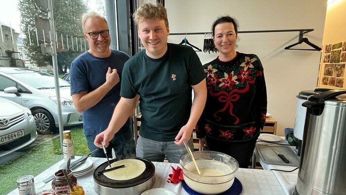 Peter Weiskopf mit Florian Eberle und Martina Mader luden zu Pancakes ein.