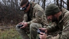 Bei Kampfeinsätzen gegen die russischen Invasoren sammeln ukrainische Drohnenpiloten wertvolle ...