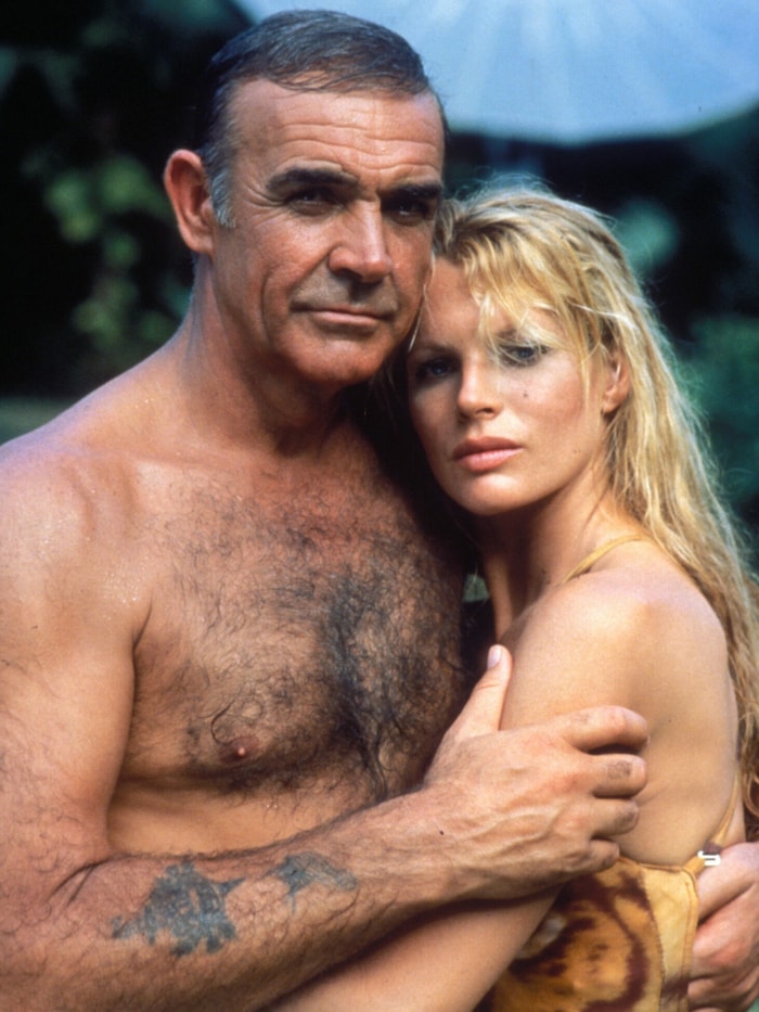 An der Seite von Sean Connery war Basinger 1983 das Bond-Girl in „Sag niemals nie“.