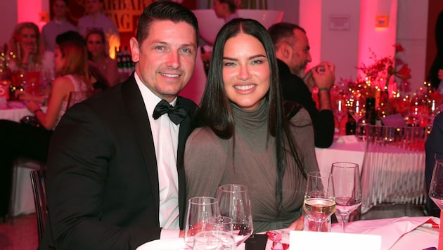 Adriana Lima verriet in München: Sie ist längst mit ihrem Liebsten Andre Lemmers verheiratet. (Bild: 2023 Gisela Schober/GettyImages for Mon Chéri)