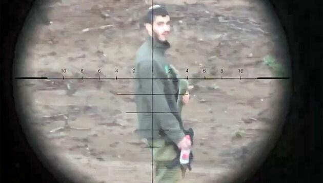 Eindeutige Drohgeste der Hisbollah (Bild: Screenshot twitter.com/HaidarAkarar)