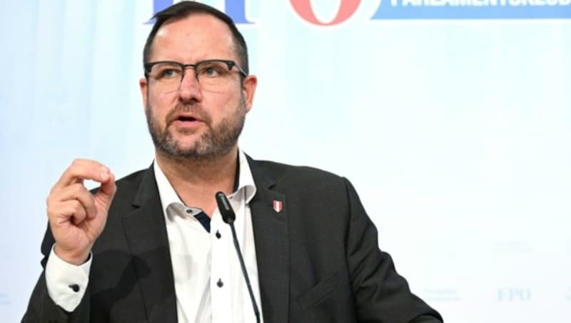 FPÖ-Generalsekretär Christian Hafenecker (Bild: APA/HELMUT FOHRINGER)