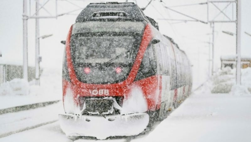 Der Verkehrsverbund und fünf Skigebiete wollen ihre Tagesgäste zur Anreise mit Bus und Zug animieren. (Bild: EXPA)