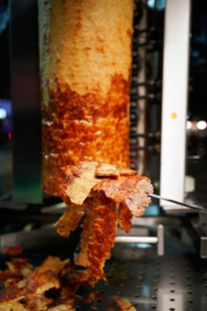 Authentisch am Spieß gegrillt, kann man den „Plant Based Kebab“ vom Dönermeister auch als Fleischtiger durchaus mal probieren. (Bild: avenpi)
