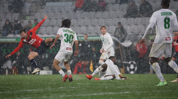 Rutschen statt Fußball: Die Bedingungen waren unwirtlich.