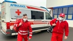 Mit dem Rettungsdienst wurde die stark unterkühlte und schwer verletzte Patientin ins Spital Eisenstadt gebracht. (Bild: Christian Schulter)