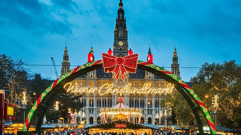 Christkindlmarkt vor dem Rathaus (Bild: Patrik Uhlir / CTK / picturedesk.com)