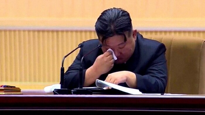 Kim Jong Un ist wegen der sinkenden Geburtenrate in Nordkorea zu Tode betrübt.