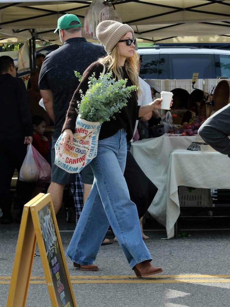 Auch Olivia Wilde ist bereits Fan der Jeans mit weitem Bein. (Bild: www.PPS.at)