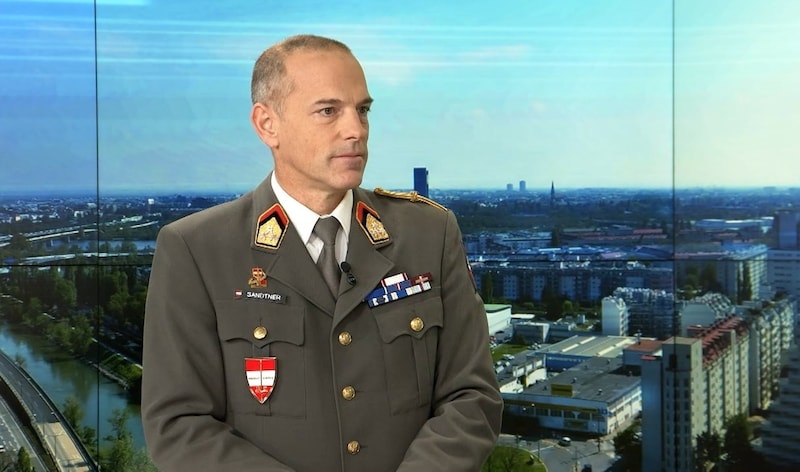 Brigadier Sandtner ist vor Kurzem Leiter des Instituts für Höhere Militärische Führung an der Landesverteidigungsakademie geworden (Bild: krone.tv)