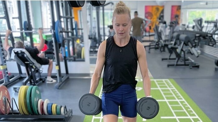 Vorzeigeathletin Anna Meixner im Kraftraum.