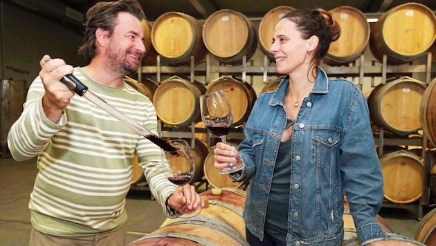 Winzer Patrick Bayer und Katja Bernegger sehen große Wachstumschancen für den alkoholfreien Wein und Schaumwein. (Bild: Reinhard Judt)