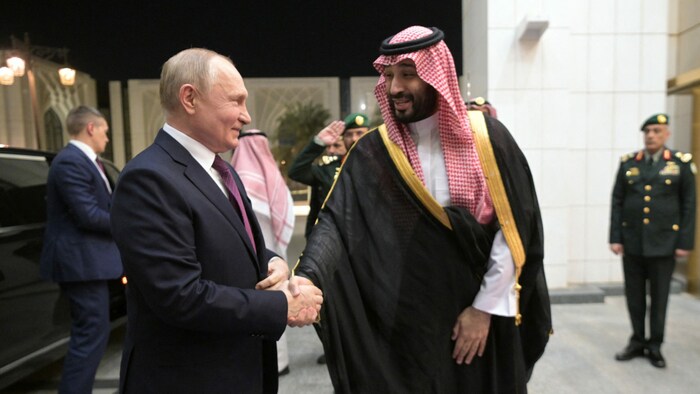Von links: Wladimir Putin mit Saudi-Arabiens Kronprinz Mohammed bin Salman