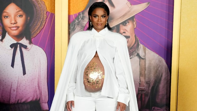Sängerin Ciara setzt ihren Babybauch sexy in Szene. (Bild: Chris Pizzello/Invision/AP)