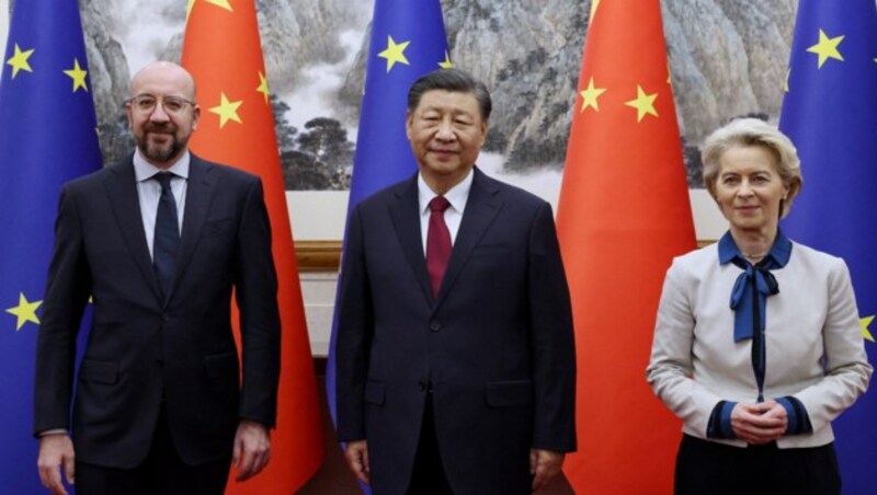 Von links: EU-Ratspräsident Charles Michel, Chinas Präsident Xi Jinping und EU-Kommissionspräsidentin Ursula von der Leyen (Bild: AFP)