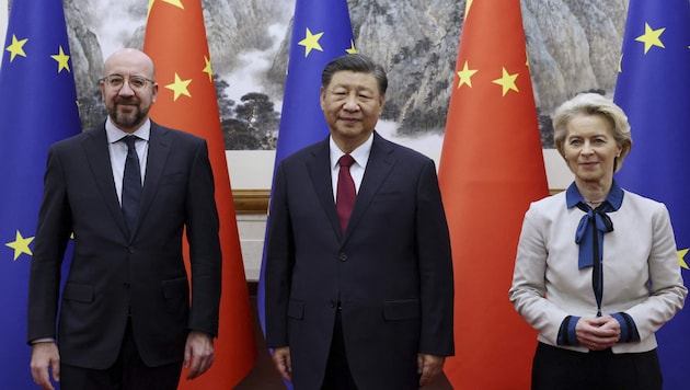 Chinas Xi bei Charles Michel und Ursula von der Leyen, der jetzigen EU-Spitze  (Bild: AFP)