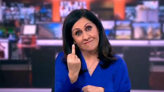 BBC-Anchorwoman Maryam Moshiri bereut diese Geste. (Bild: Screenshot/BBC)