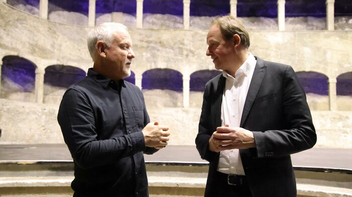 Debney mit Landestheater-Intendant von Maldeghem