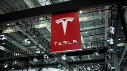 Der Machtkampf der Gewerkschaften gegen Tesla tobt weiter. (Bild: THINK b - stock.adobe.com)