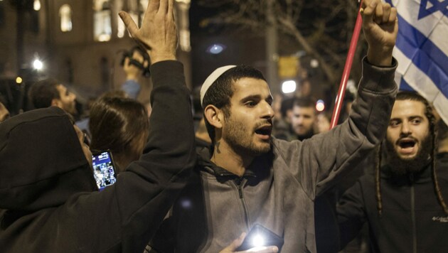 Am Donnerstagabend gingen in Jerusalem ultrarechte Israelis auf die Straße. (Bild: AFP)