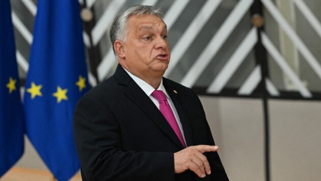 Orban will die Aufnahme von EU-Beitrittsgesprächen mit der Ukraine blockieren. (Bild: APA/AFP/JOHN THYS)