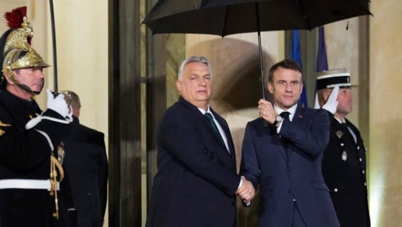 Macron empfing Orban am Donnerstag in Paris. (Bild: ASSOCIATED PRESS)