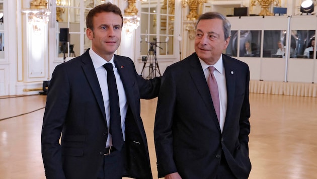Macron unterstützt Draghis Kandidatur für den Posten des neuen EU-Kommissionschefs. (Bild: APA/AFP/Ludovic MARIN)
