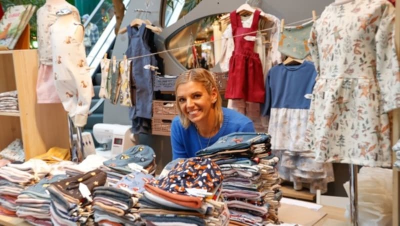 Nina vom Stoffamt, einem offenen Stand im Europark, sah gestern viele interessierte und sehr entspannte Einkäufer (Bild: Tschepp Markus)