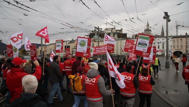 Im November demonstrierte die Gewerkschaft an einem Dienstag (Bild). Jetzt greift man zu härteren Bandagen. (Bild: Tröster Andreas)
