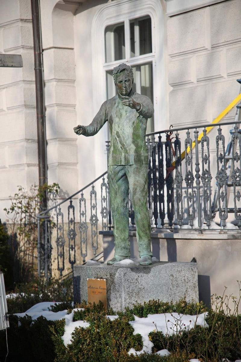 In Salzburg hingegen ist er nach wie vor präsent. Als Statue wurde er vor seinem Geburtshaus verewigt. (Bild: ANDREAS TROESTER)