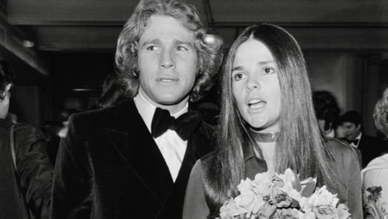 Ryan O‘Neal mit Ali MacGraw (Bild: APA/AFP/Gabriel DUVAL)