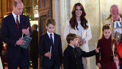 Prinz Louis feierte sein Debüt beim Weihnachtskonzert von Prinzessin Kate - und sorgte mit einem süßen Streich an Schwester Charlotte für Schmunzeln. (Bild: APA/Chris Jackson/Pool via AP)