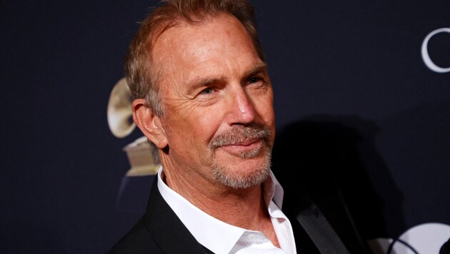 Schauspieler Kevin Costner soll nach dem Ehe-Aus mit Christine Baumgartner wieder frisch verliebt sein - in diese Sängerin! (Bild: APA/AFP/Michael TRAN)