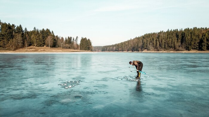 ... oder zum Eisfischen auf den gefrorenen Stausee.
