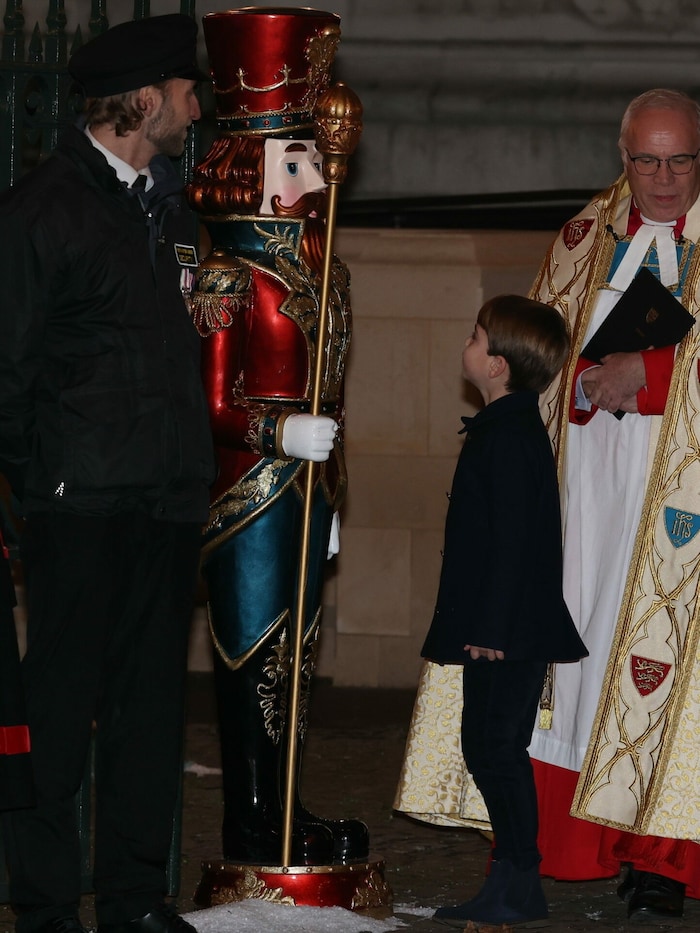 Was Prinz Louis dem Nussknacker vor der Westminster Abbey wohl zu sagen hatte?
