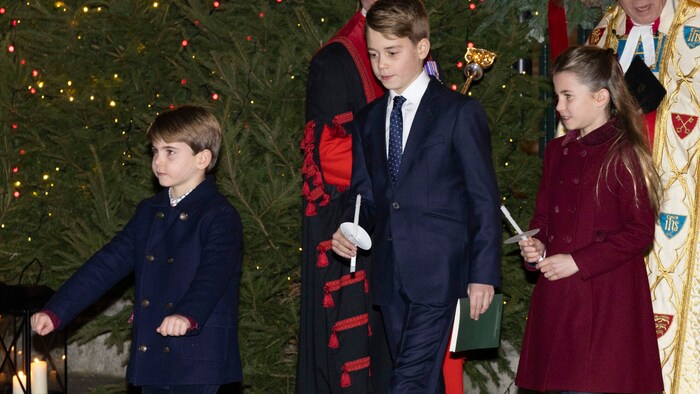 Prinz Louis „düste“ am Ende des Weihnachtskonzerts in der Westminster Abbey auf seinem ...