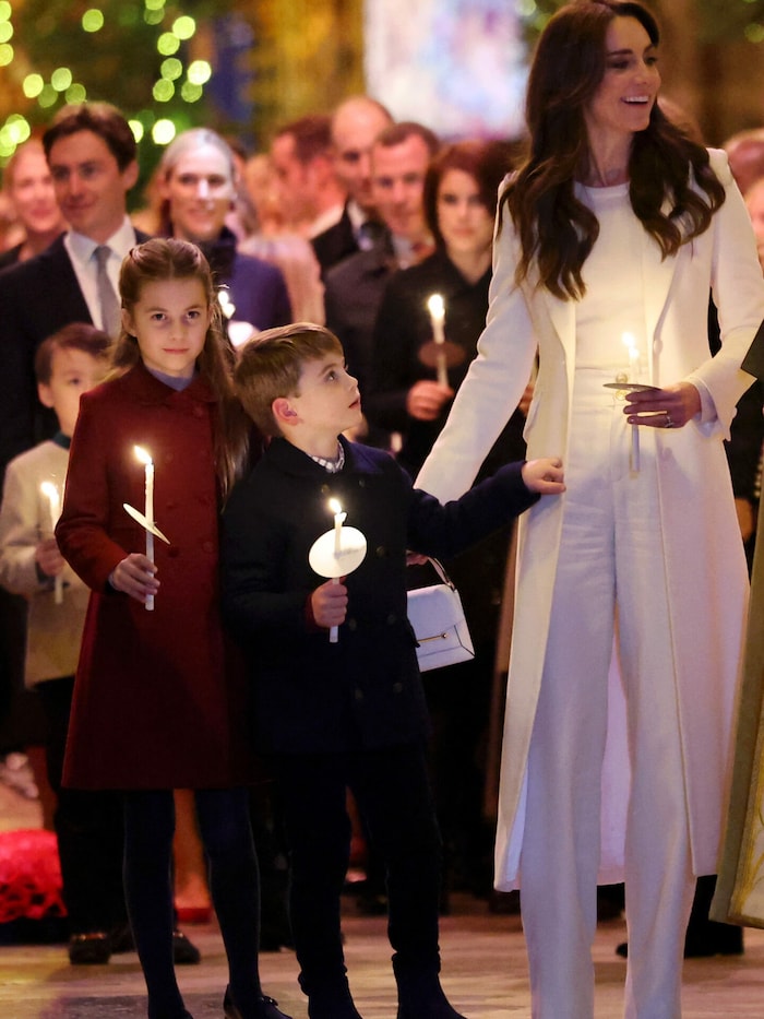 Mama ist die Tollste, scheint Prinz Louis in diesem Moment zu denken.