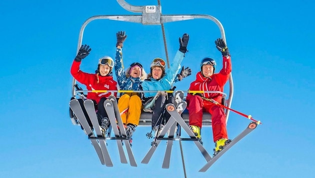 Mit den Verbundkarten Freizeitticket, RegioCard und Snowcard lässt es sich in Tirol ...