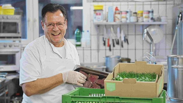 Mario Waroschitz feiert in der Küche des Isserwirts seinen x-ten Frühling. (Bild: Christof Birbaumer)