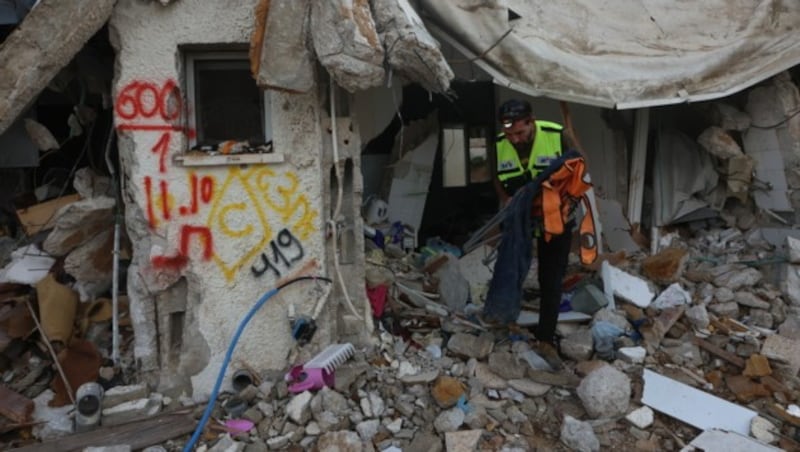 Das Kibbuz wurde bei dem Terrorangriff am 7. Oktober weitgehend zerstört, die Bevölkerung massakriert. (Bild: AFP)