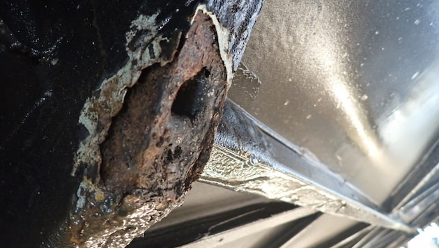 Der Bus wurde teilweise nur noch vom Rost zusammengehalten (Symbolbild).