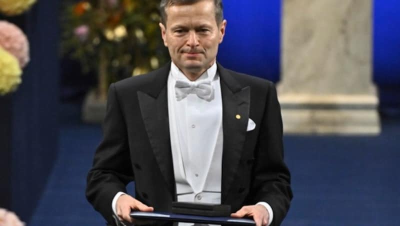 Ferenc Krausz erhielt in Stockholm den Physik-Nobelpreis. (Bild: APA/Claudio Bresciani/TT via AP)