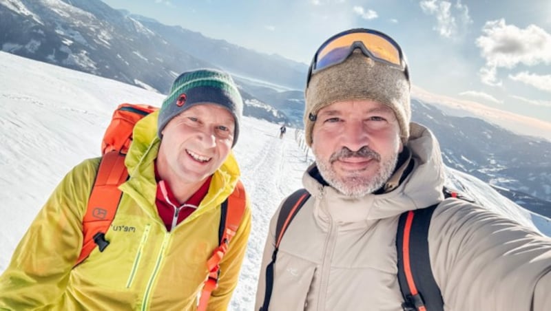 Kärntens Alpinseelsorger Roland Stadler mit Hannes Wallner von der „Bergkrone“, der die Adventwanderungen für Jahren initiierte. (Bild: Hannes Wallner)