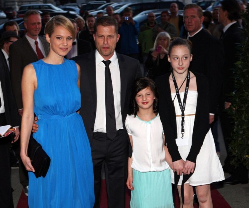 Til Schweiger und Svenja Holtmann, mit der er von 2011 bis 2013 zusammen war, und seine Töchter Emma und Lilli im Jahr 2012. (Bild: www.photopress.at)