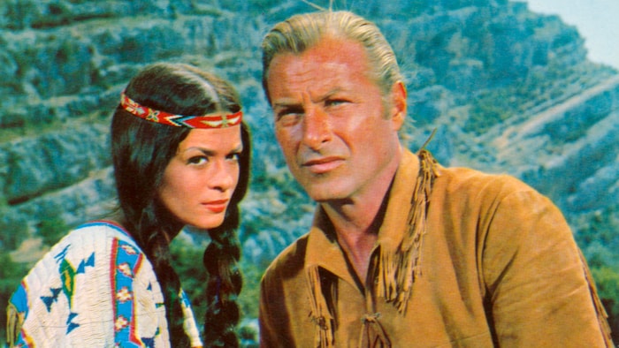 Lex Barker als Old.Shatterhand und Marie Versini als Winnetous Schwester Nscho-Tschi