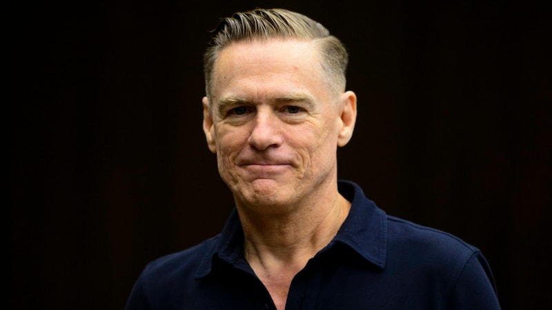 Bryan Adams eröffnet den Konzertreigen (Bild: Sean Kilpatrick/The Canadian Press via AP)