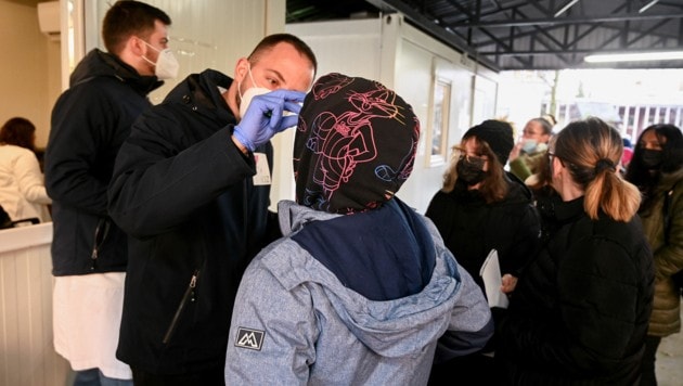 Keuchusten-Epidemie: In Kroatien wurden Testzentren eingerichtet, in Zagreb gibt es auch einen Drive-in-Testpunkt. (Bild: AFP)