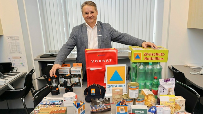 Heribert Uhl, Zivilschutzverband Steiermark, mit einem Blackout-Vorrat